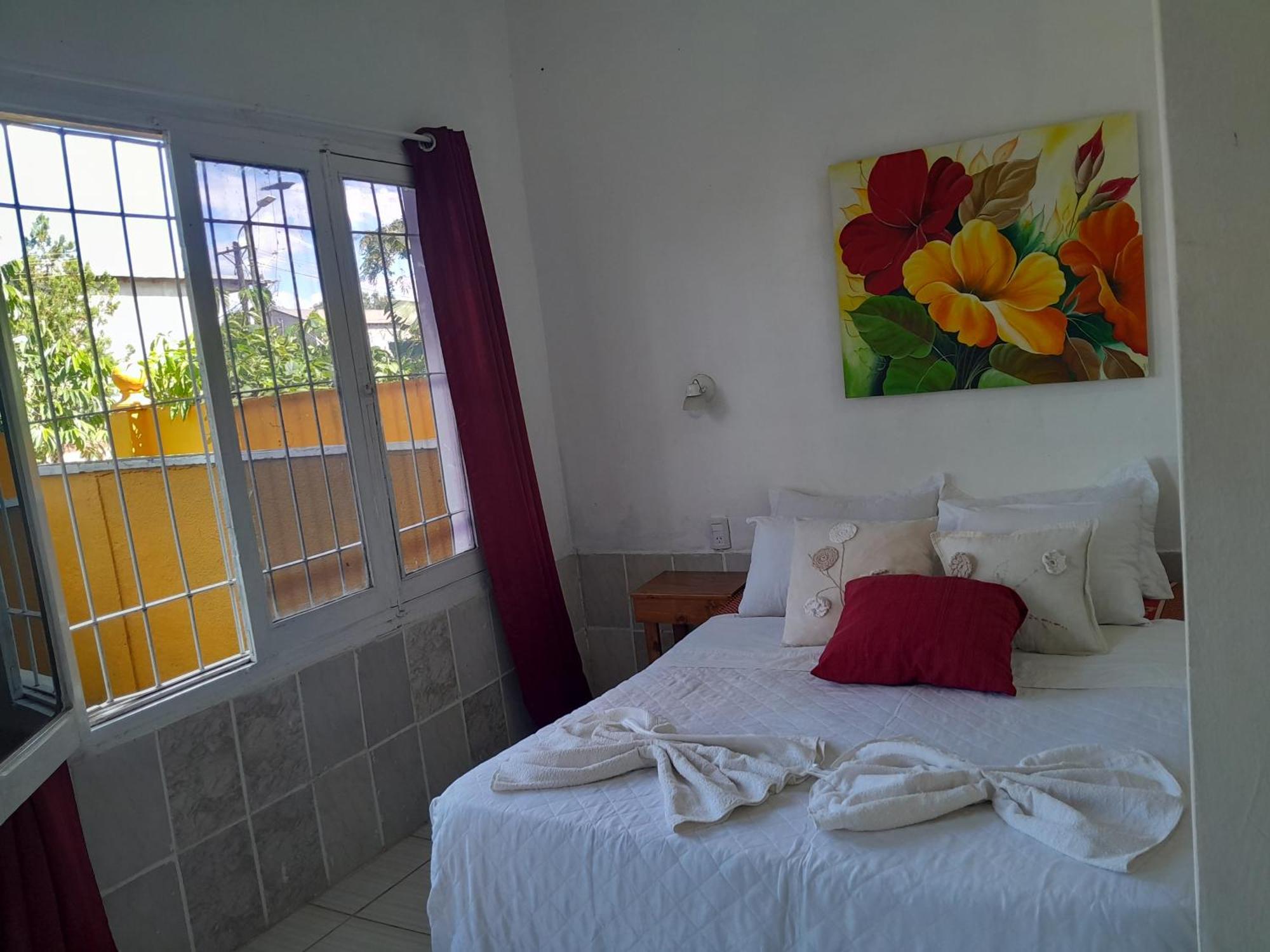 Damaris Hostal *